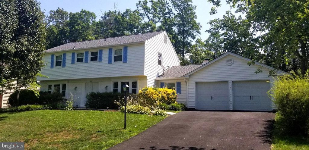 12815 POINT PLEASANT DR, Fairfax, VA 22033