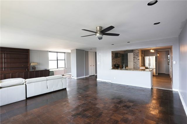 112 Washington Place 18A, Downtown Pgh, PA 15219