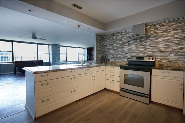 112 Washington Place 18A, Downtown Pgh, PA 15219