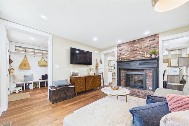 24 Oxford Street, Fairhaven, MA 02719