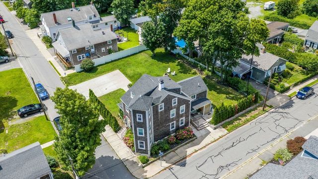 24 Oxford Street, Fairhaven, MA 02719
