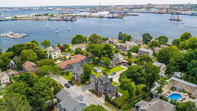 24 Oxford Street, Fairhaven, MA 02719