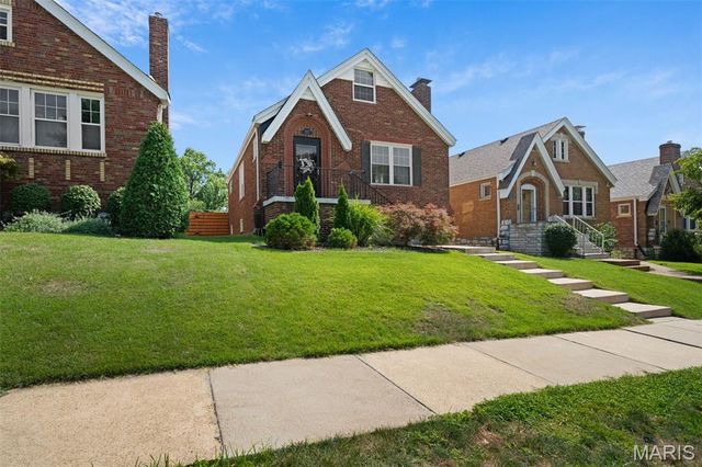 5444 Tholozan Avenue, St Louis, MO 63109