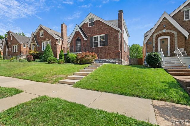 5444 Tholozan Avenue, St Louis, MO 63109