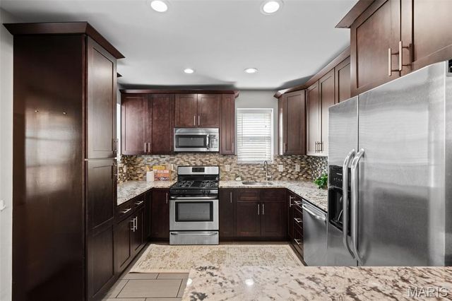 5444 Tholozan Avenue, St Louis, MO 63109