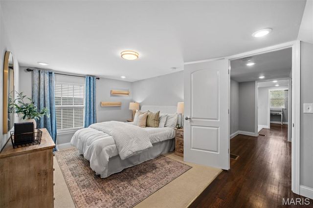 5444 Tholozan Avenue, St Louis, MO 63109