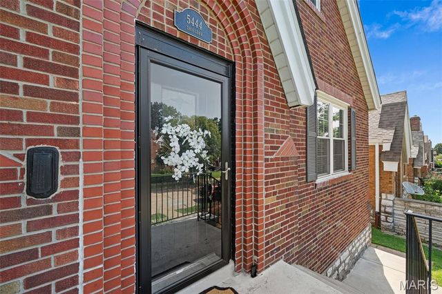 5444 Tholozan Avenue, St Louis, MO 63109