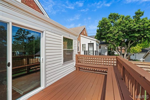5444 Tholozan Avenue, St Louis, MO 63109