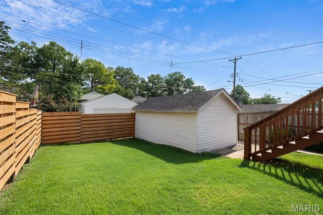 5444 Tholozan Avenue, St Louis, MO 63109