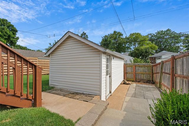 5444 Tholozan Avenue, St Louis, MO 63109