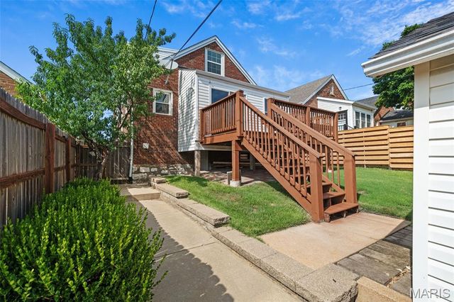 5444 Tholozan Avenue, St Louis, MO 63109