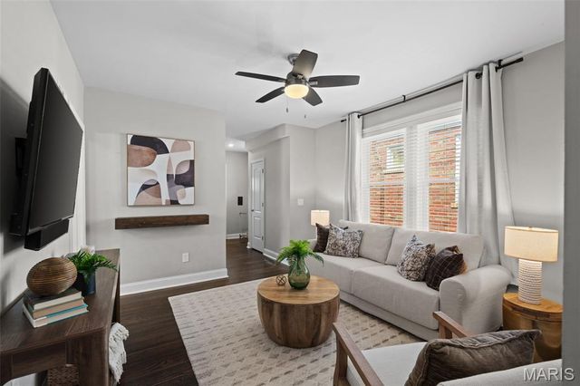 5444 Tholozan Avenue, St Louis, MO 63109