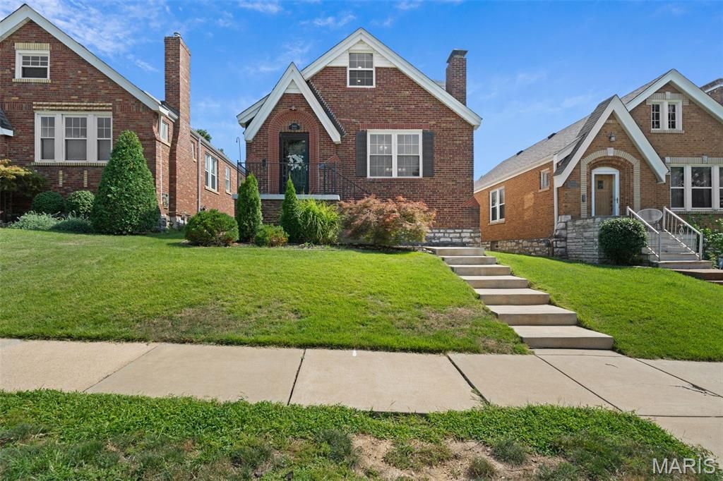 5444 Tholozan Avenue, St Louis, MO 63109