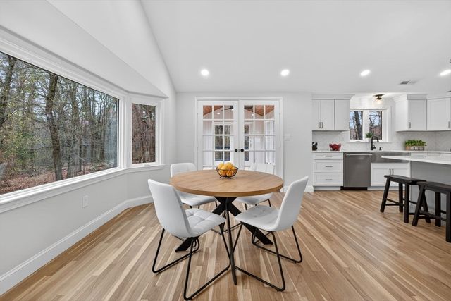 1 Hunter Dr, Andover, MA 01810