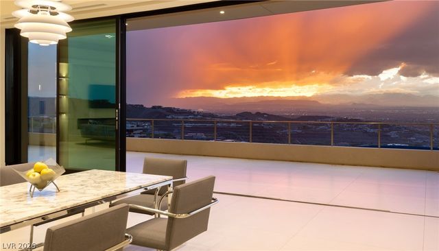677 Overlook Rim Drive, Henderson, NV 89012