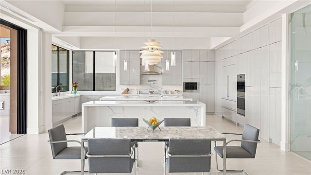 677 Overlook Rim Drive, Henderson, NV 89012