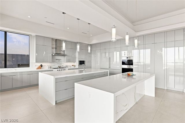 677 Overlook Rim Drive, Henderson, NV 89012