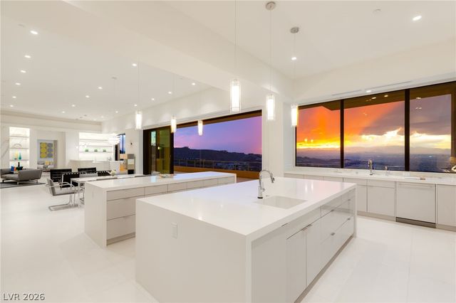 677 Overlook Rim Drive, Henderson, NV 89012