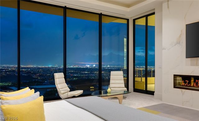 677 Overlook Rim Drive, Henderson, NV 89012