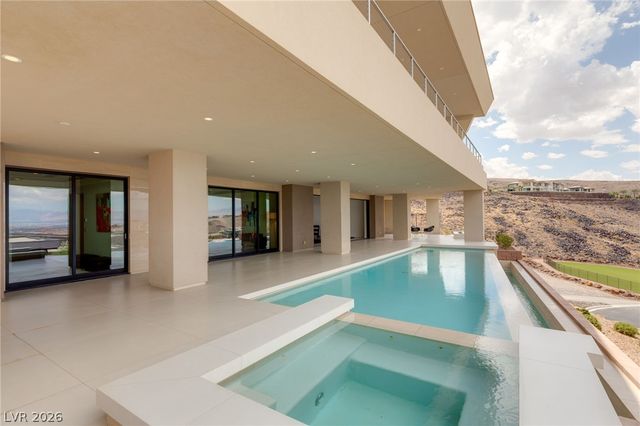 677 Overlook Rim Drive, Henderson, NV 89012