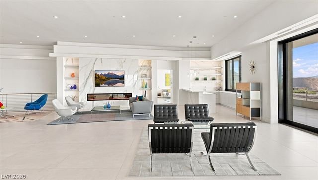 677 Overlook Rim Drive, Henderson, NV 89012