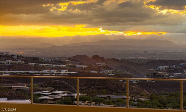 677 Overlook Rim Drive, Henderson, NV 89012