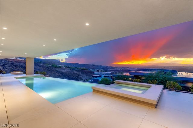 677 Overlook Rim Drive, Henderson, NV 89012