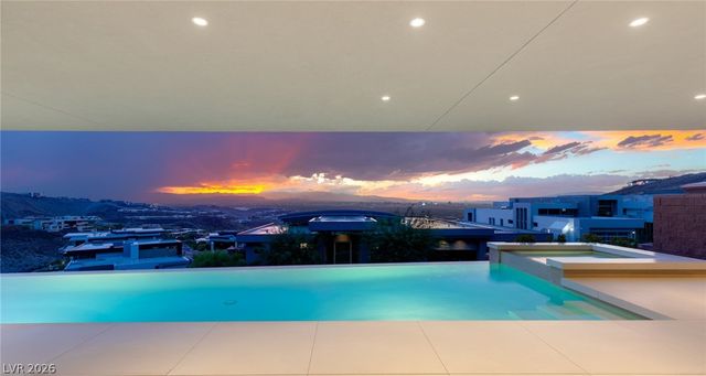 677 Overlook Rim Drive, Henderson, NV 89012