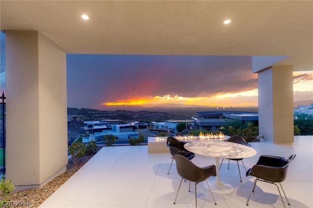 677 Overlook Rim Drive, Henderson, NV 89012