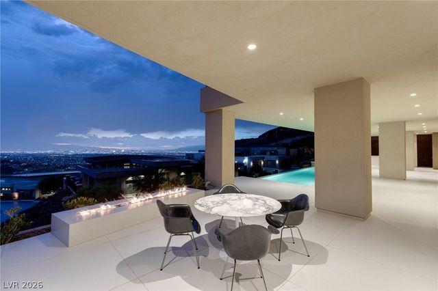 677 Overlook Rim Drive, Henderson, NV 89012