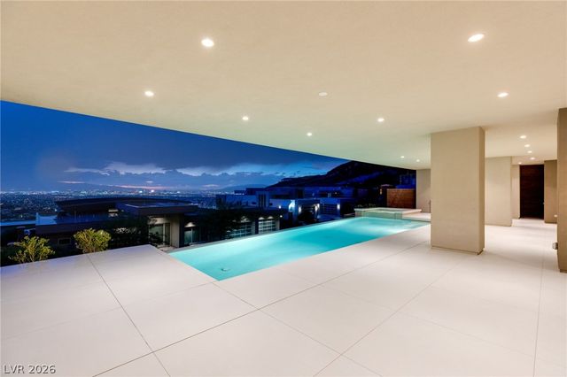 677 Overlook Rim Drive, Henderson, NV 89012