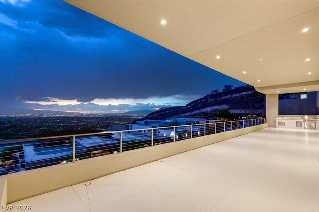 677 Overlook Rim Drive, Henderson, NV 89012