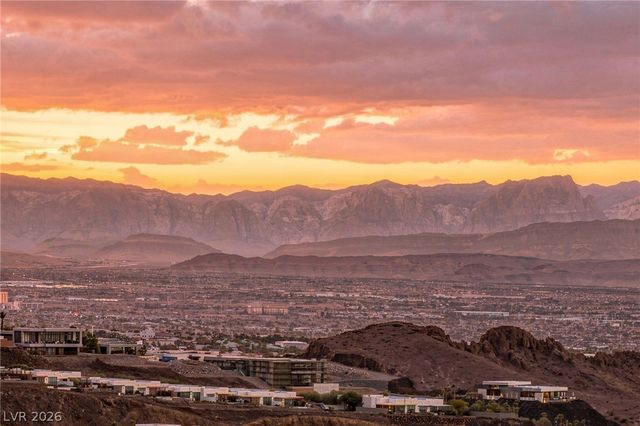 677 Overlook Rim Drive, Henderson, NV 89012