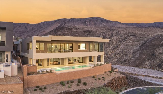 677 Overlook Rim Drive, Henderson, NV 89012