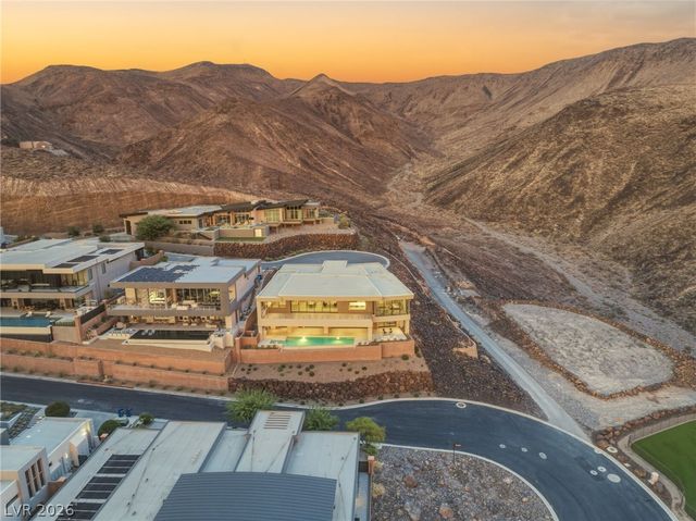 677 Overlook Rim Drive, Henderson, NV 89012
