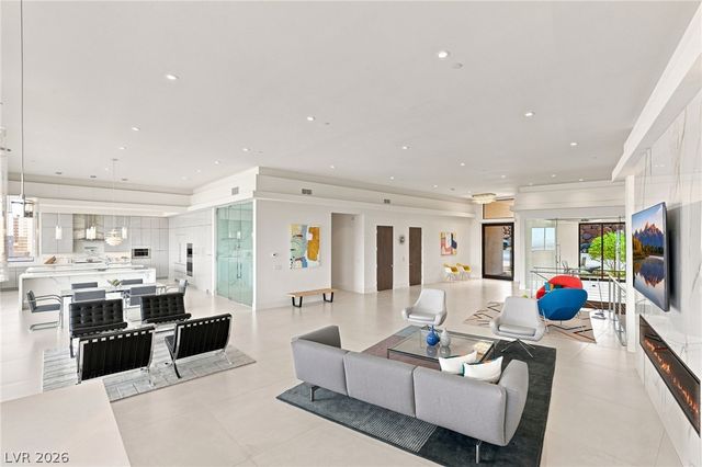 677 Overlook Rim Drive, Henderson, NV 89012