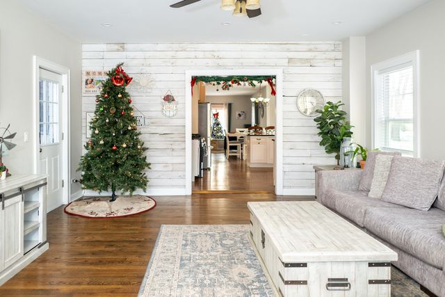 371 S Madison Street, Oswego, IL 60543