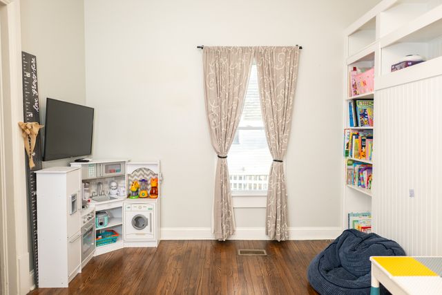 371 S Madison Street, Oswego, IL 60543