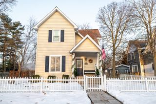 371 S Madison Street, Oswego, IL 60543