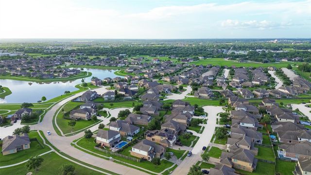 226 Auburn Shores Court, Richmond, TX 77469