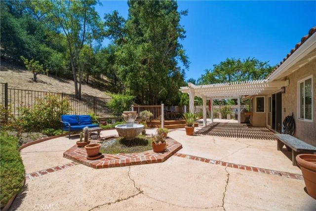 28830 Calabria Drive, Agoura Hills, CA 91301