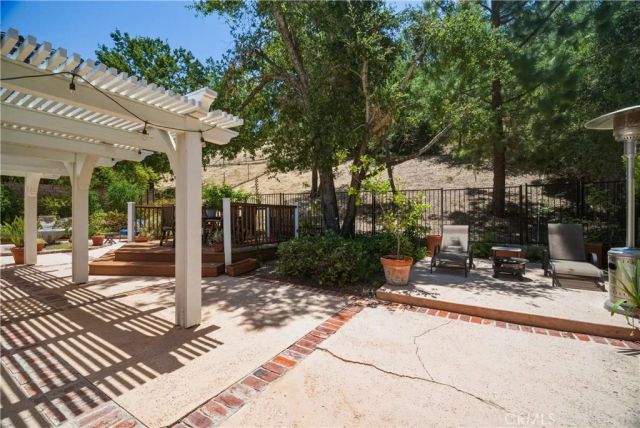 28830 Calabria Drive, Agoura Hills, CA 91301