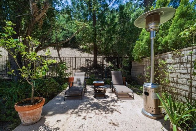 28830 Calabria Drive, Agoura Hills, CA 91301