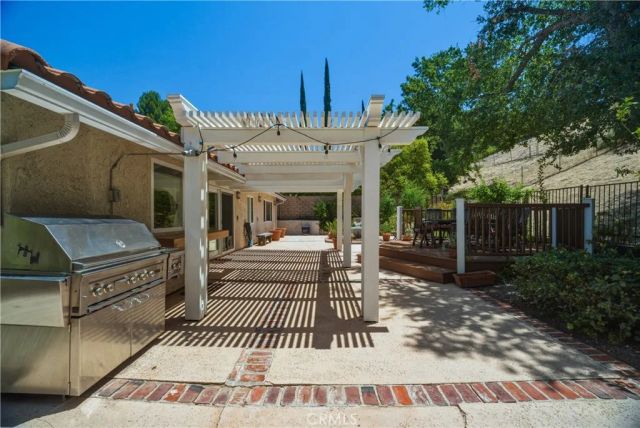 28830 Calabria Drive, Agoura Hills, CA 91301