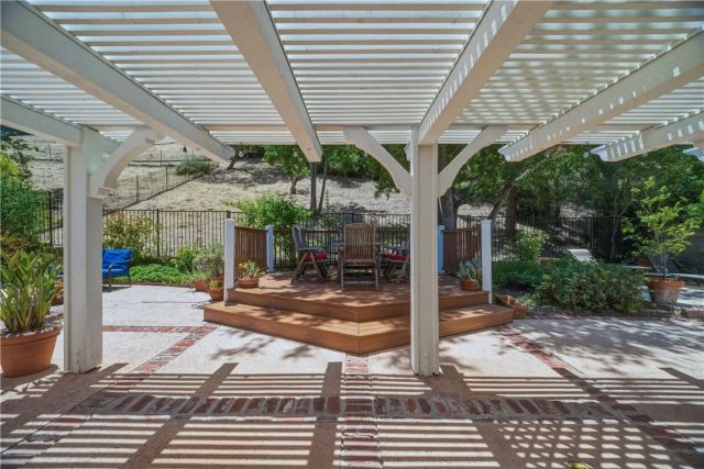 28830 Calabria Drive, Agoura Hills, CA 91301