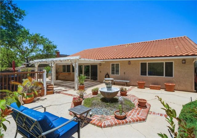 28830 Calabria Drive, Agoura Hills, CA 91301