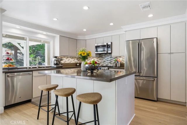 28830 Calabria Drive, Agoura Hills, CA 91301