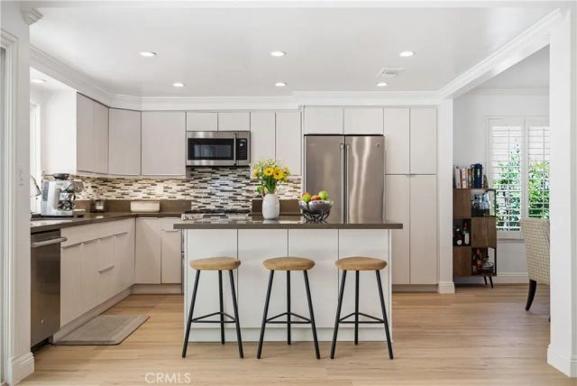 28830 Calabria Drive, Agoura Hills, CA 91301