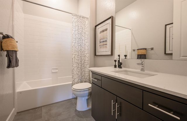 2071 N Rogers Lane, Clovis, CA 93619