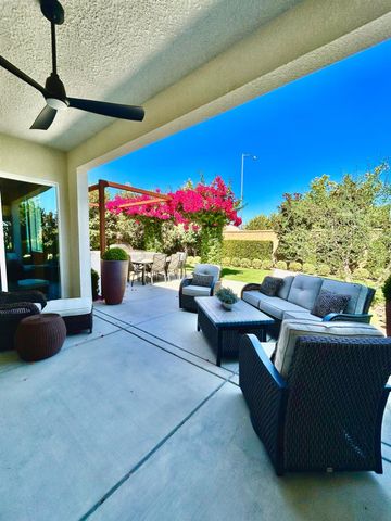 2071 N Rogers Lane, Clovis, CA 93619